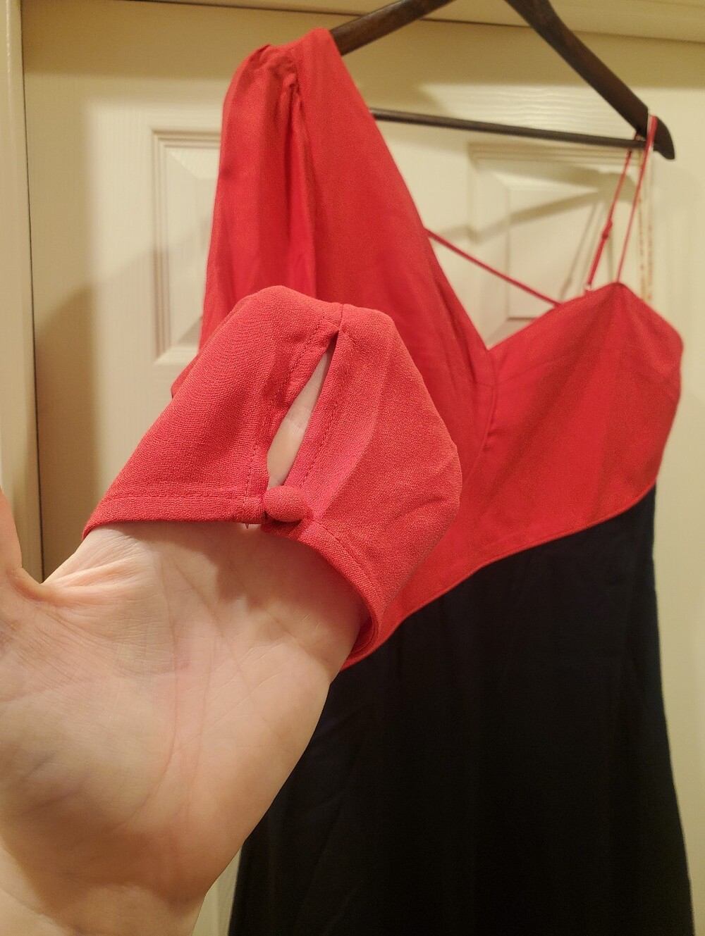NWT FARM Rio Red Bicolor One-Shoulder Mini Dress size Large Red & Black Heart - Picture 5 of 7